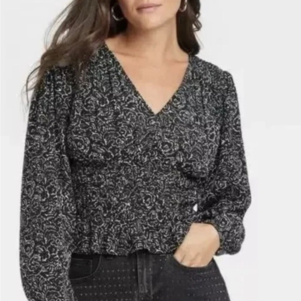 NWT Universal Thread Black and White Patterned Blouse- Size L